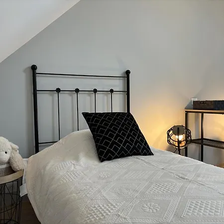 Charmante Maison A Haut-bocage Avec Jardin, Terrasse, Et Randonnees A Proximite - Fr-1-489-516 בית נופש *