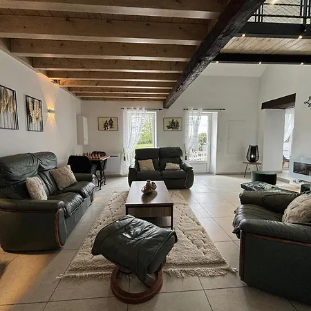 Charmante Maison A Haut-bocage Avec Jardin, Terrasse, Et Randonnees A Proximite - Fr-1-489-516 펜션 *