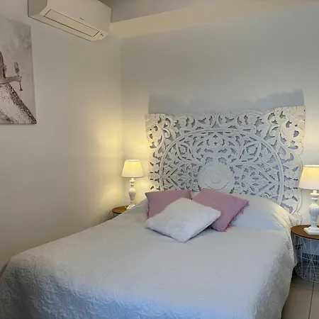 Maison Charmante Avec Piscine Et Climatisation A - Fr-1-489-516 * Haut-Bocage